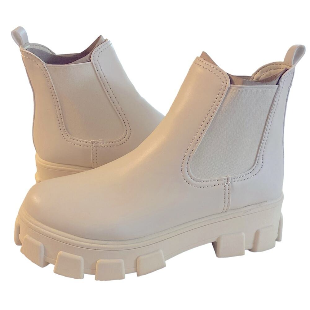 Circus by Sam Edelman Darielle Lug Sole Chelsea Boots Ivory Size 9.5
